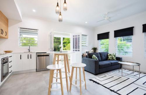 Edge Hill Villa | Bamboo Villa - Pet friendly luxury Villa next to Botanical Gardens