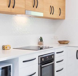Edge Hill Villa | Bamboo Villa - Pet friendly luxury Villa next to Botanical Gardens