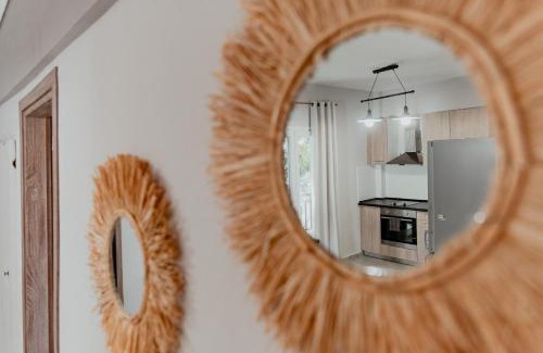 Polichrono Apartment | Banana Leaf House
