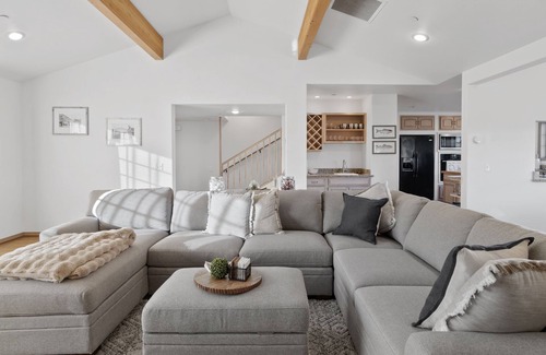 Bandon House | Bandon Beach and Golf Retreat, plus pet friendly.