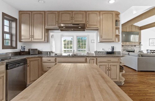 Bandon House | Bandon Beach and Golf Retreat, plus pet friendly.