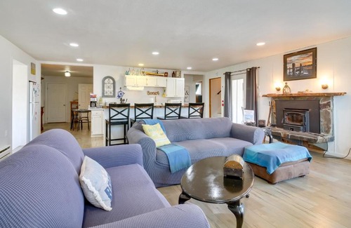 Bandon House | Bandon Home with Patio, Steps to South Jetty Park
