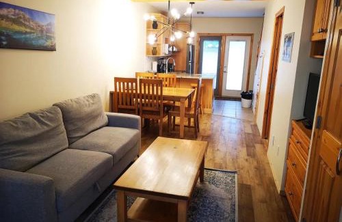 Harvie Heights House | Banff Gate vacation townhouse