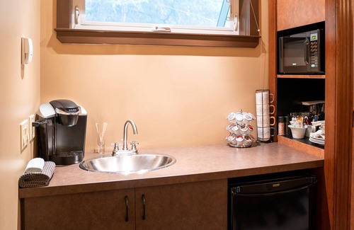 Banff Apartment | Banff's Finest Guest Studio Glacier Studios