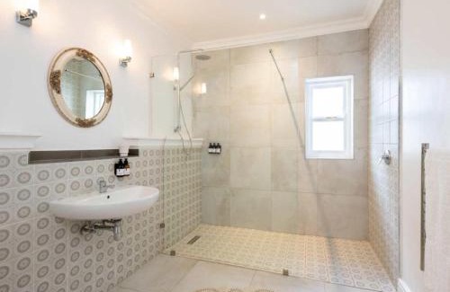 Cape Winelands Bed & Breakfast | Banhoek Corner Guesthouse