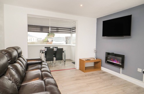 Southerness Cottage | BANKSWOOD, pet friendly, with a garden in Southerness