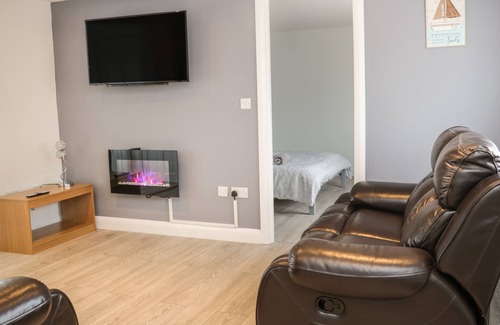 Southerness Cottage | BANKSWOOD, pet friendly, with a garden in Southerness