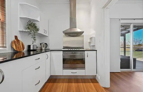 South Bathurst House | Bant Cottage, Bant Cottage - Gorgeous Renovation, Neatly Styled