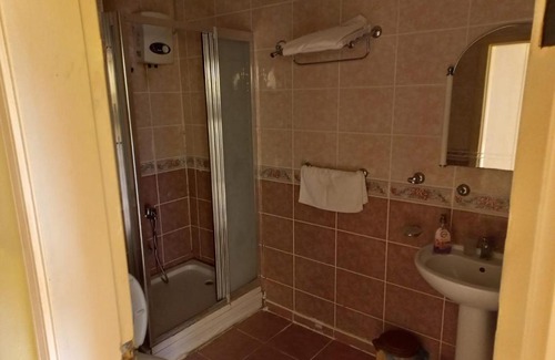 Artikli Hotel | Barış otel