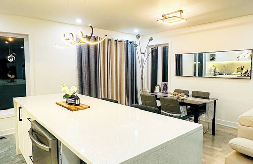 Saint-Hubert House | Baraqah Residence Gorgeous 5BD+2Prk Home 15min-MTL