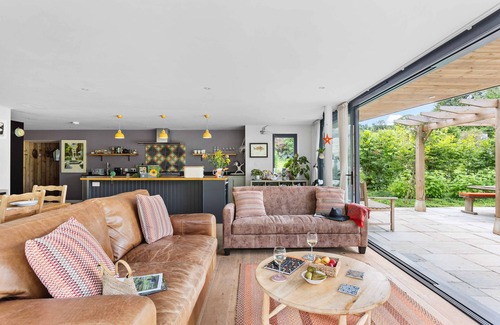 Dittisham Cottage | Barberry Farm Cottage - sleeps 8 guests in 4 bedrooms