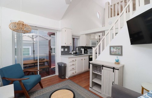 Leucadia House | Barefoot 101 Haven * One Block to Beach* 2Bed1Bath