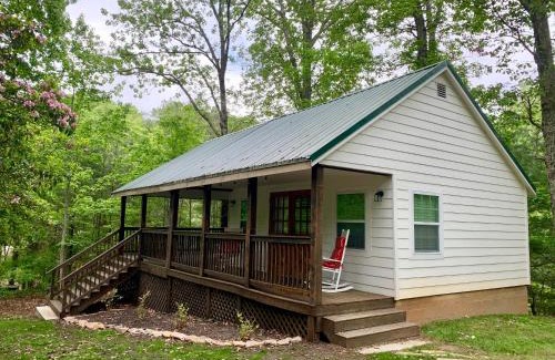 Dahlonega Hotel | Barefoot Hills