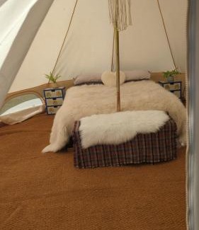 Hever Other | Barefoot Retreats