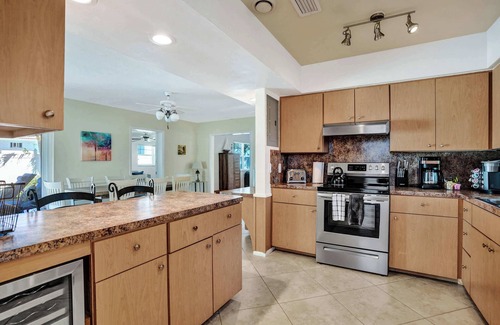 Santa Barbara Estates House | Barefoot Villa 🏖️ Poolside Paradise + Hot Tub