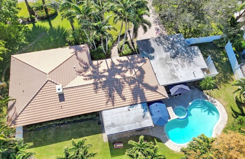 Santa Barbara Estates House | Barefoot Villa 🏖️ Poolside Paradise + Hot Tub