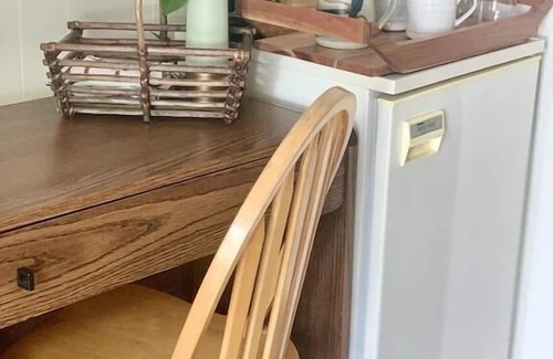 Christina Lake Apartment | Barefoot Villas Room 2 Owl