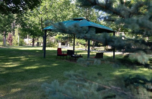 Christina Lake Apartment | Barefoot Villas Room 2 Owl