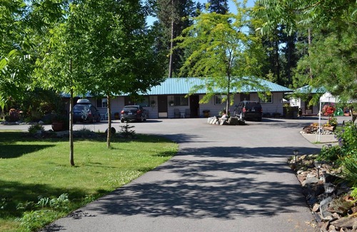 Christina Lake Apartment | Barefoot Villas Room 2 Owl