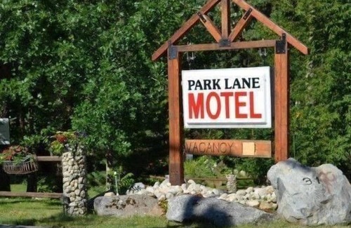 Christina Lake Apartment | Barefoot Villas Room 2 Owl