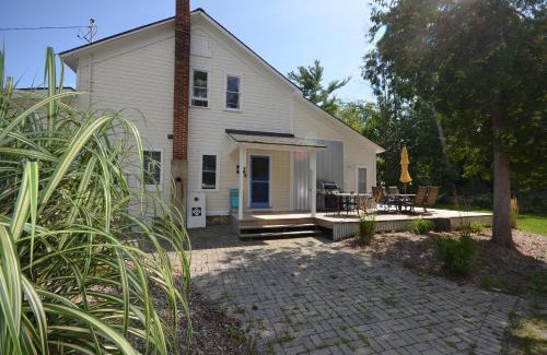 Glen Arbor House | Barefootin on M22