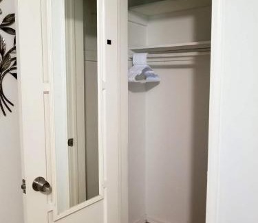Beverly Hills Apartment | Bargain Beverly Hills 3 Bedroom in great area 5 minutes to Rodeo Drive