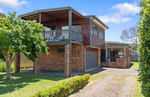 Burrill Lake House | Barker Retreat