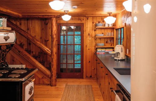 Mount Hood Village Cabin | Barlow Haus is a cozy cabin nestled on 2 wooded acres at the base of Mount Hood.