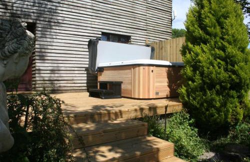 Mawr Cabin | Barn Cottage - Farm Park Stay with Hot Tub