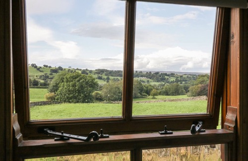 Newbiggin-in-Bishopdale Cottage | BARN COTTAGE, with open fire in Newbiggin