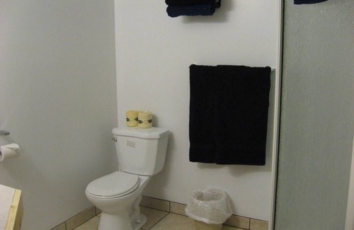 Division No. 16 House | Barn In The Bush - Room 7 - King, queen & futon