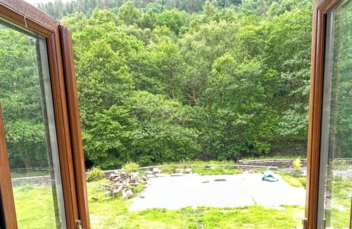 Abercwmboi House | Barn with hot tub - Near Brecon, Zip World & Cardiff