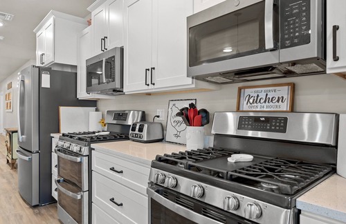 Cedar City House | Barndominium Bliss 9 Bedroom, 10.5 Bath, Sleeps 30+, Pickleball, Kayaks, Fun!