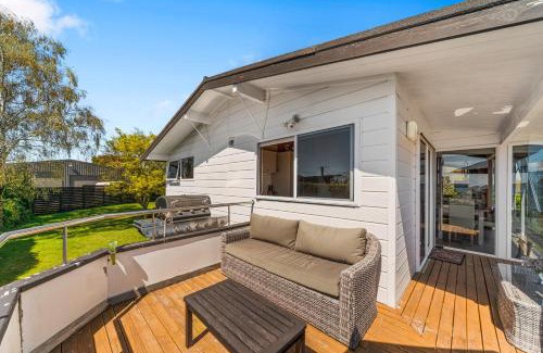 Wharewaka House | Barne the Bentley - Taupo Holiday Home