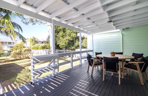 Narrawallee House | Barney's Beach House - A Haven of Comfort and Style