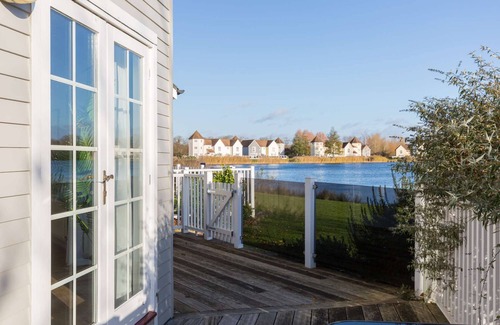 South Cerney House | Barnsley Turret House, set on the edge of the Windrush Lake