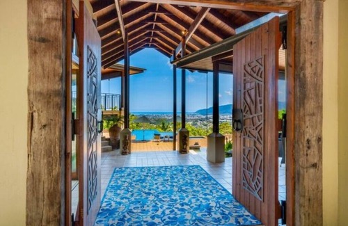 Lamb Range Villa | Barong luxury private estate with expansive views over Cairns barongcairns.comn