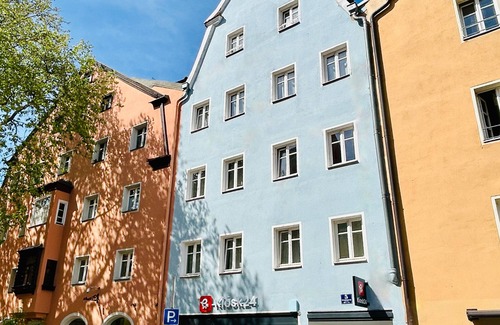 City Centre Regensburg Apartment | Baroque apartment Walhalla 1 -downtown location-