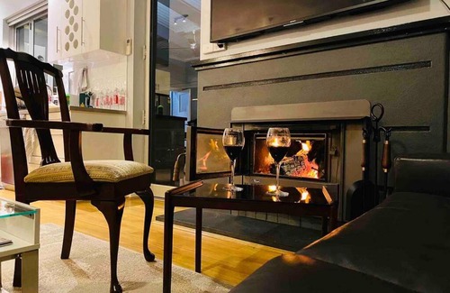 Nuriootpa Apartment | Barossa-Gabby's Holiday House-Wifi,Indoor fire