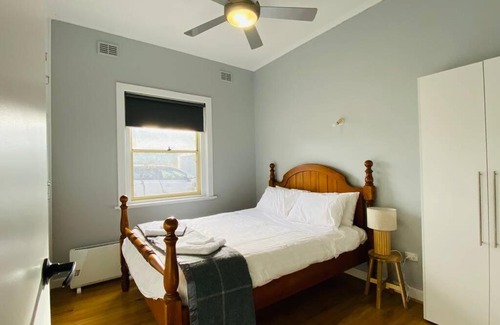 Nuriootpa Apartment | Barossa-Gabby's Holiday House-Wifi,Indoor fire