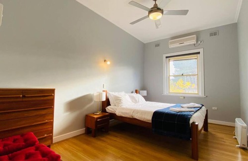 Nuriootpa Apartment | Barossa-Gabby's Holiday House-Wifi,Indoor fire