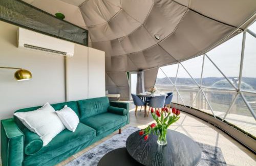 Franklin Apartment | Barrel Hot Tub at The Eagle Dome in Franklin!