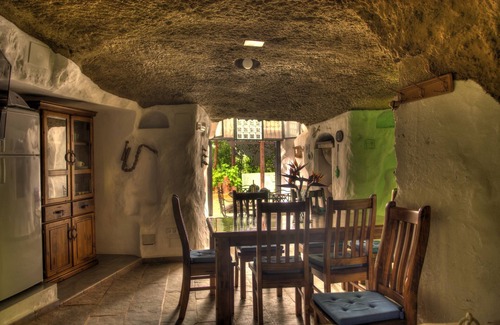 Firgas Cottage | BARRETO CAVES. In the center of a 27,000 m. Finca. Mountain and sea views.