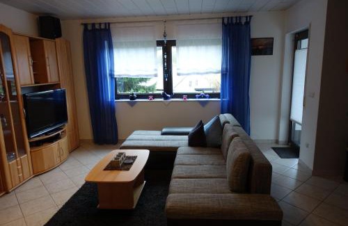 Sankt Wendel Apartment | Barrierefreie Ferienwohnung Mit Terrasse Und Überdachtem Grillplatz Und Garten Zur Gemeinschaftlichen Nutzung
