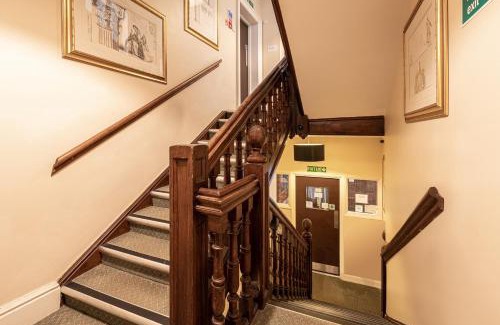 Crawley Hotel | Barrington Lodge
