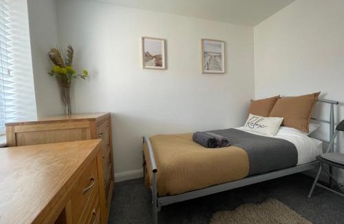 Barry Apartment | Barry Waterfront Stays - ENTIRE 3 BED PROPERTY