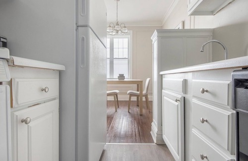 Central West End Apartment | Barsala l Modern Studio in the Heart of St. Louis Just Steps from Forest Park