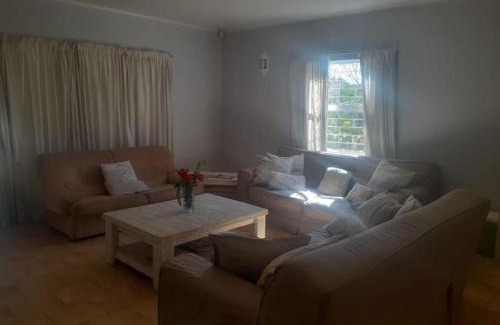 Emfuleni Apartment | Barti's Home