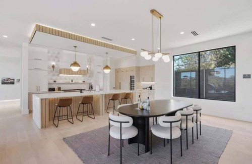 Barton Hills House | Barton Springs Luxe Heated Pool+ Spa Sleeps 16