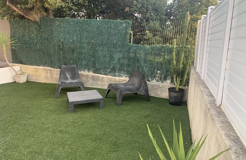 Six-Fours-les-Plages Apartment | Bas de Villa Avec Jardin